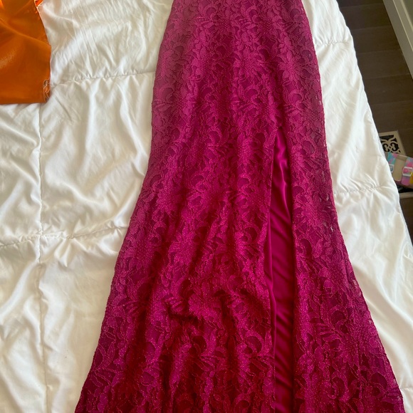 Elegant Burgundy long dress slim fit - Picture 5 of 6